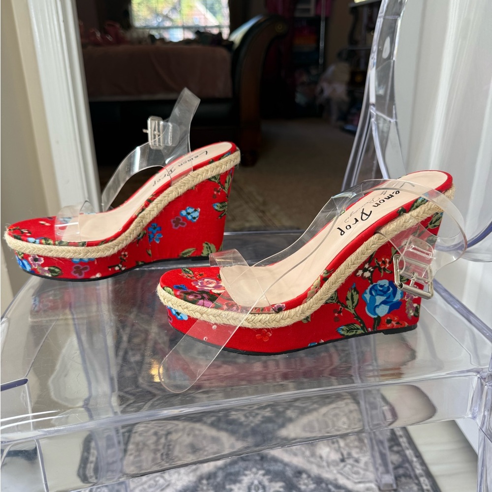 Cherry 🍒 Red Privileged Red Floral Wedge Sandals size 6 - Picture 2 of 14
